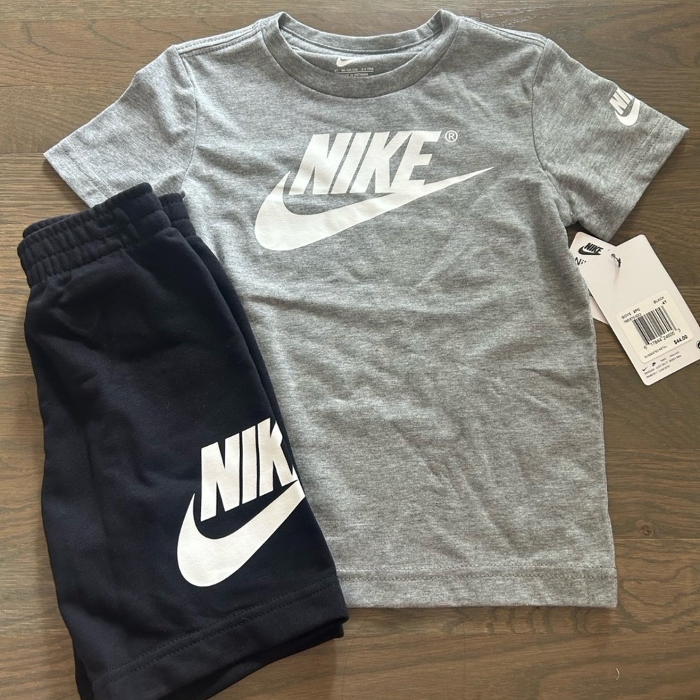 NWT Nike Toddler Set size 4T